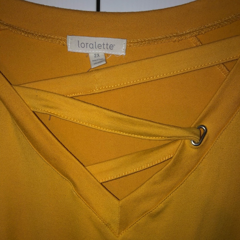Yellow blouse - Picture 2 of 3